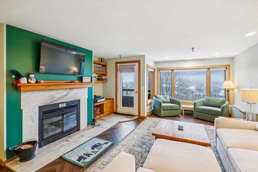 living room of killington vacation rental 