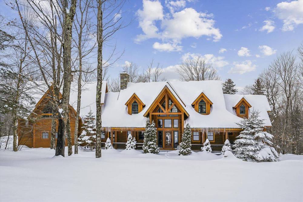 exterior of ridgetop chateau in Killington